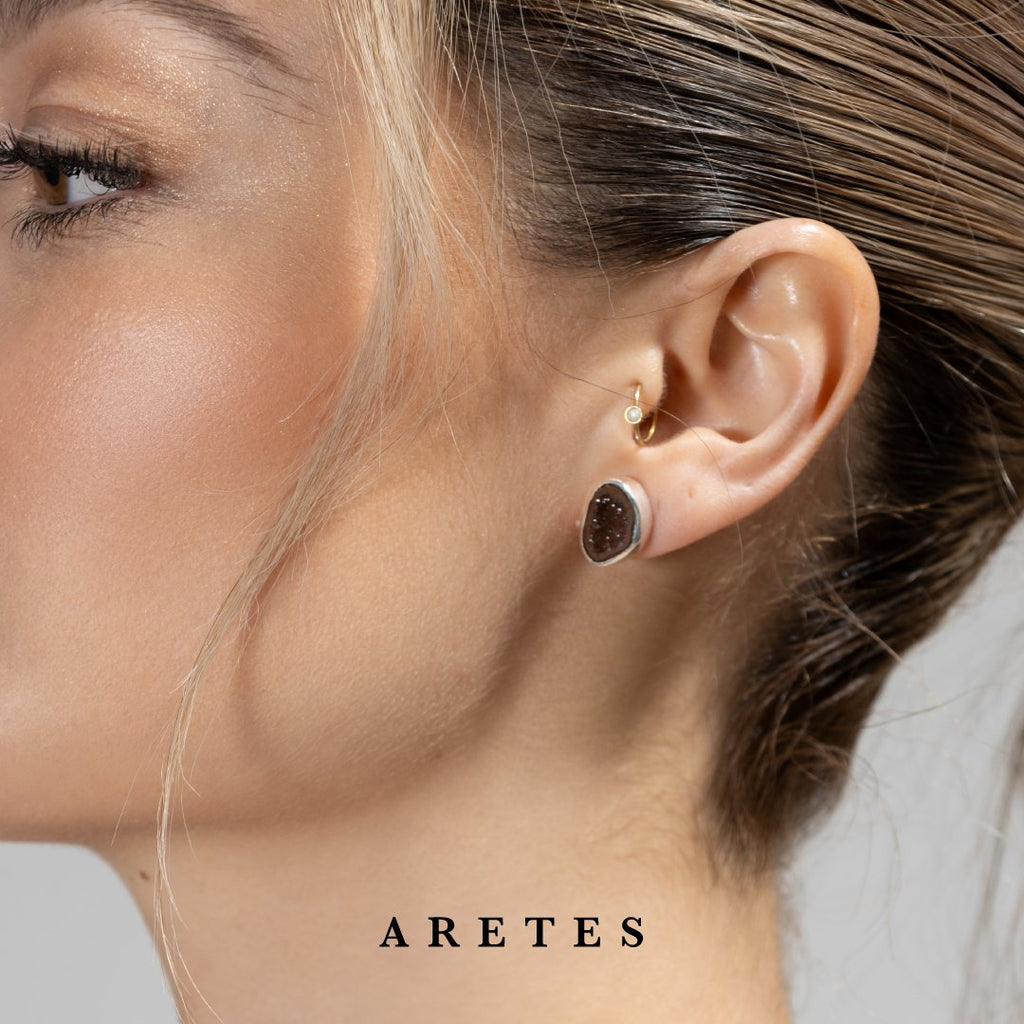 Gold plated, Sterling Silver, 10 and 14k solid gold studs, hoops and everything you are looking for.