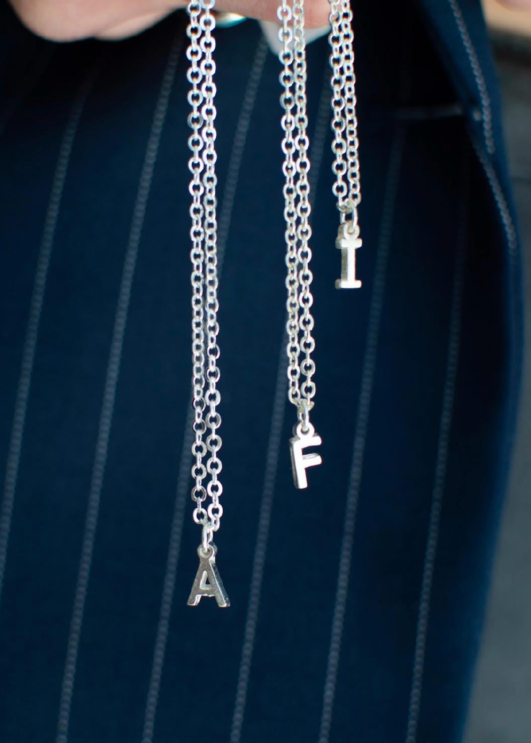 Inicial Sencilla Plata Mini