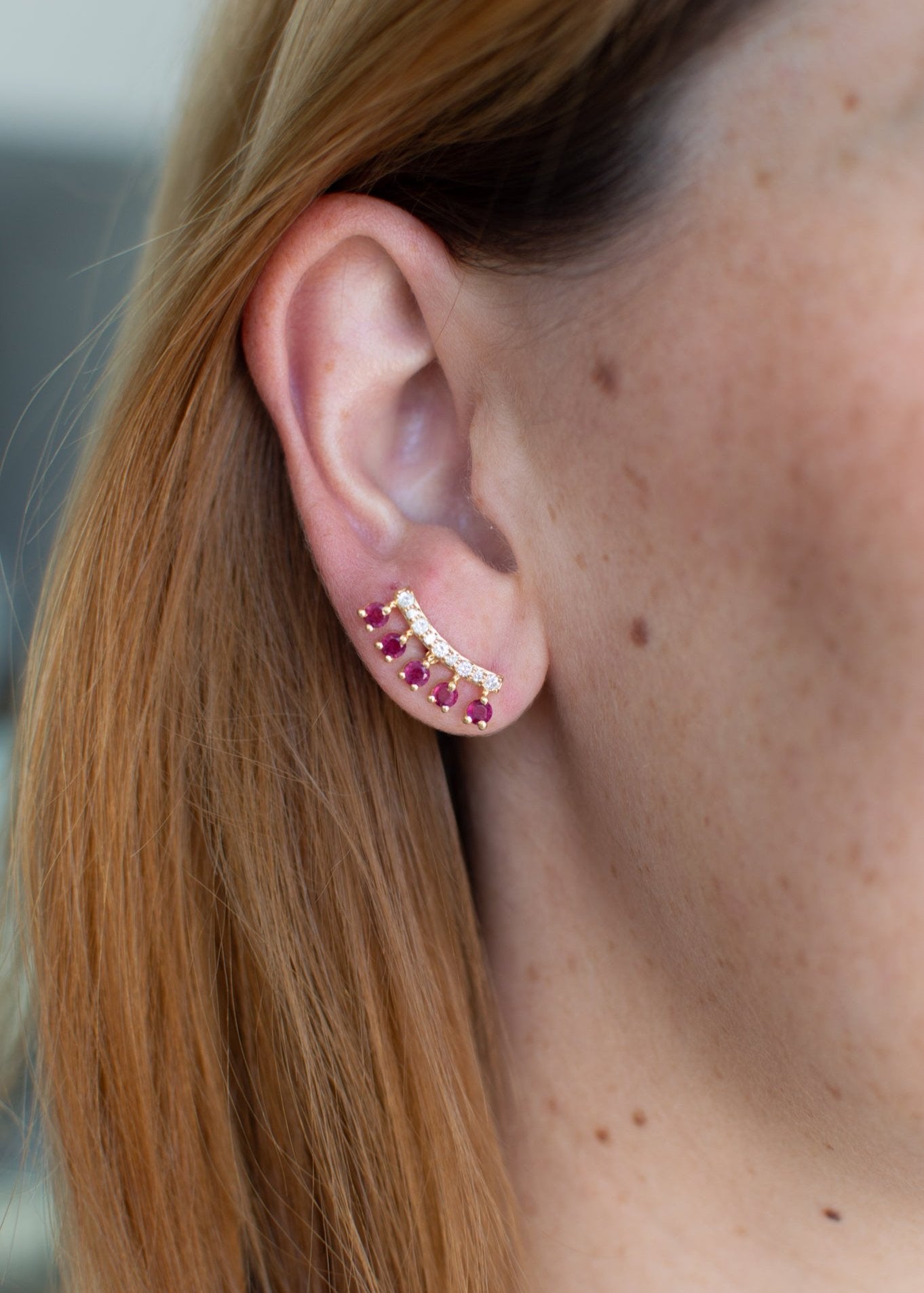 Arete Crown Diamantes/Rubíes