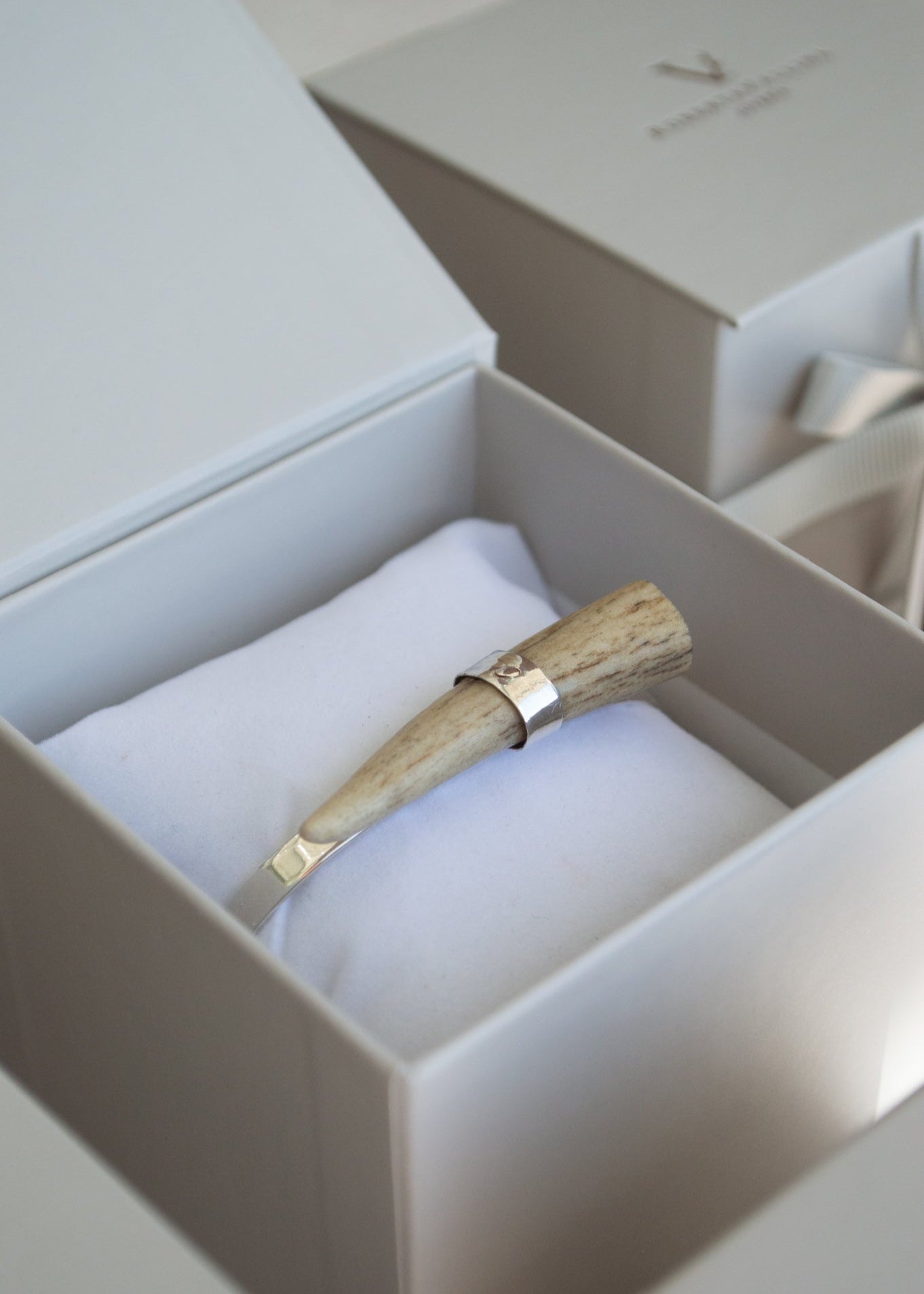 Brazalete Cuerno Plata