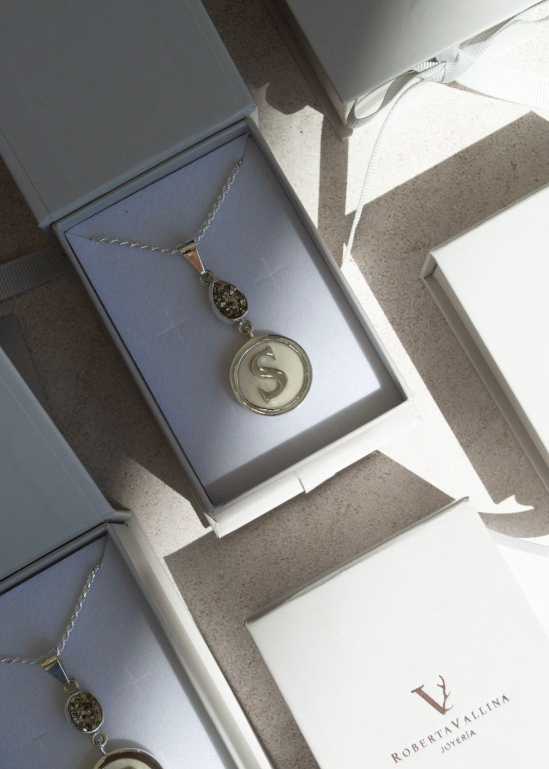 Inicial Cuerno Pirita