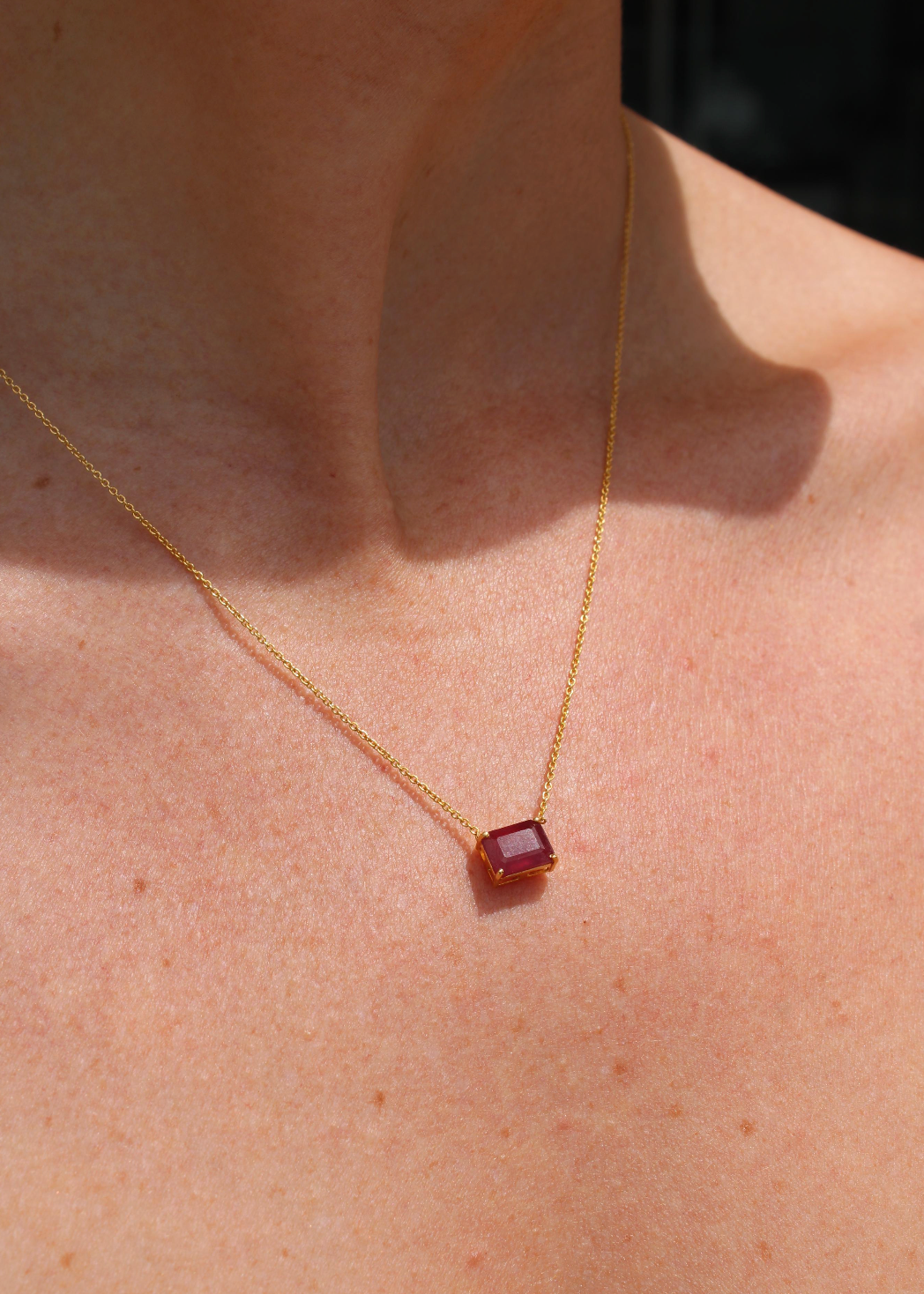 Collar Rubí Uñas