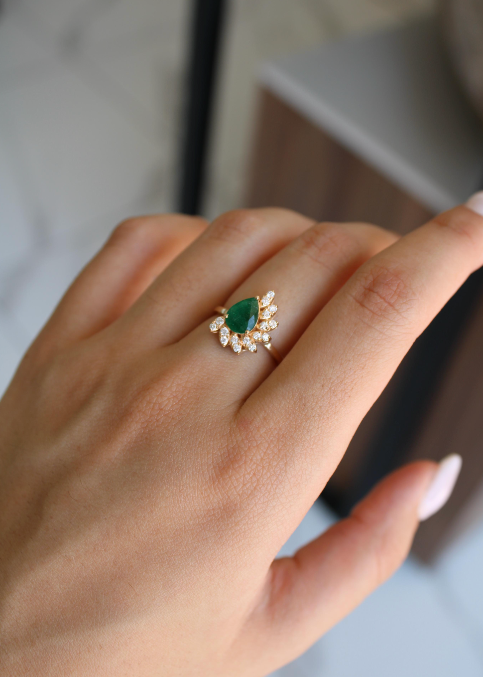 Anillo Esmeralda con Halo