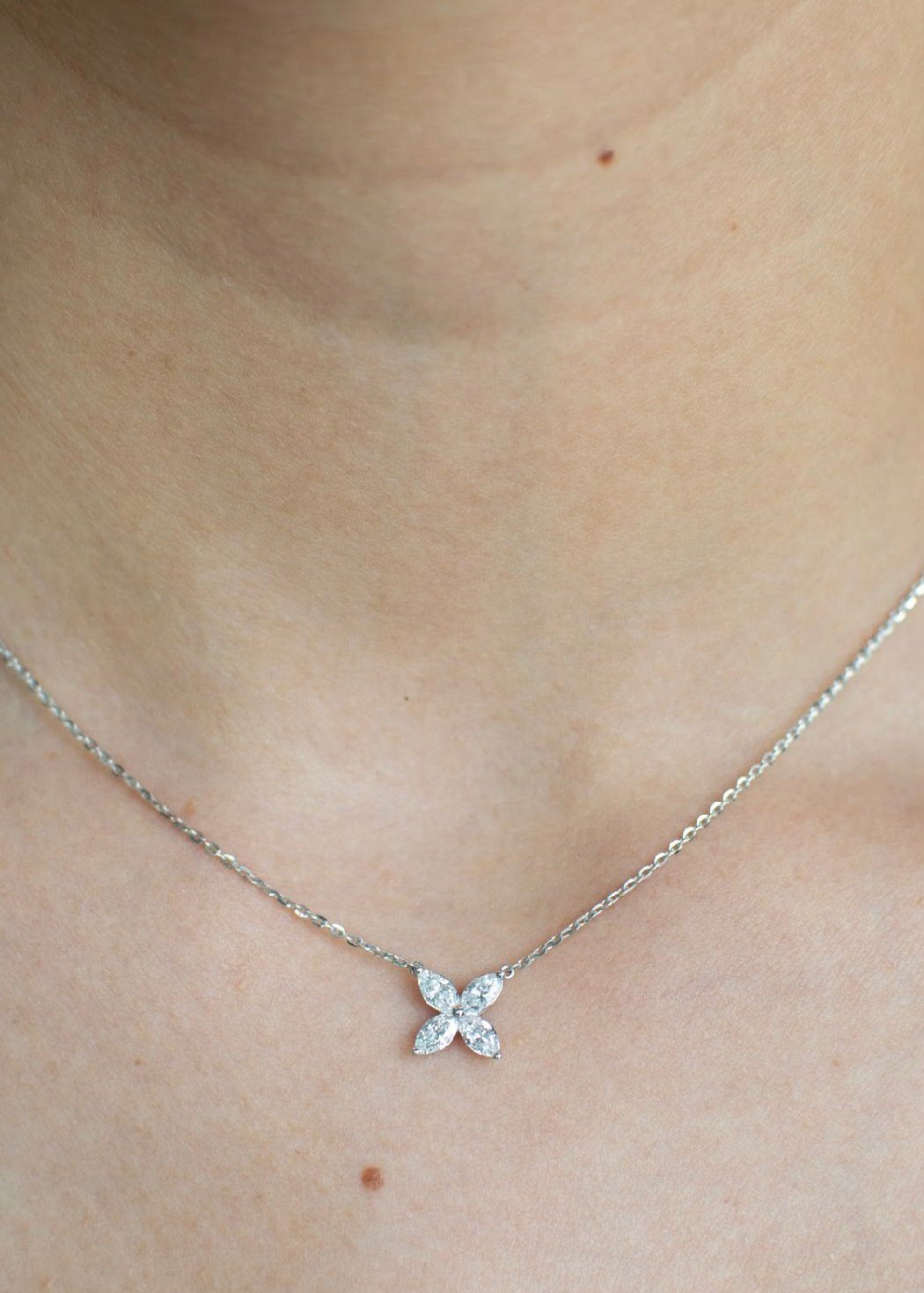 Collar Flora Oro 14k