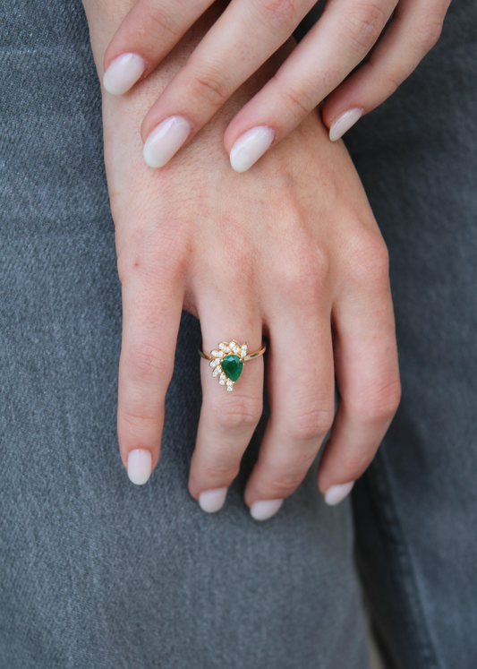 Anillo Esmeralda con Halo