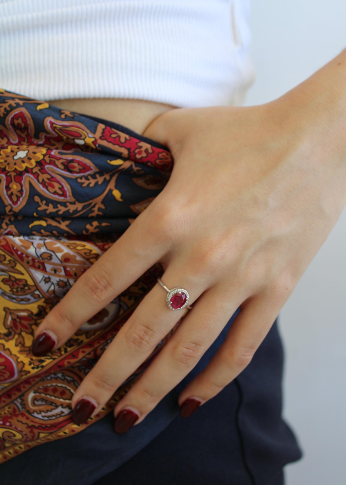 Anillo Rubí c/topacios